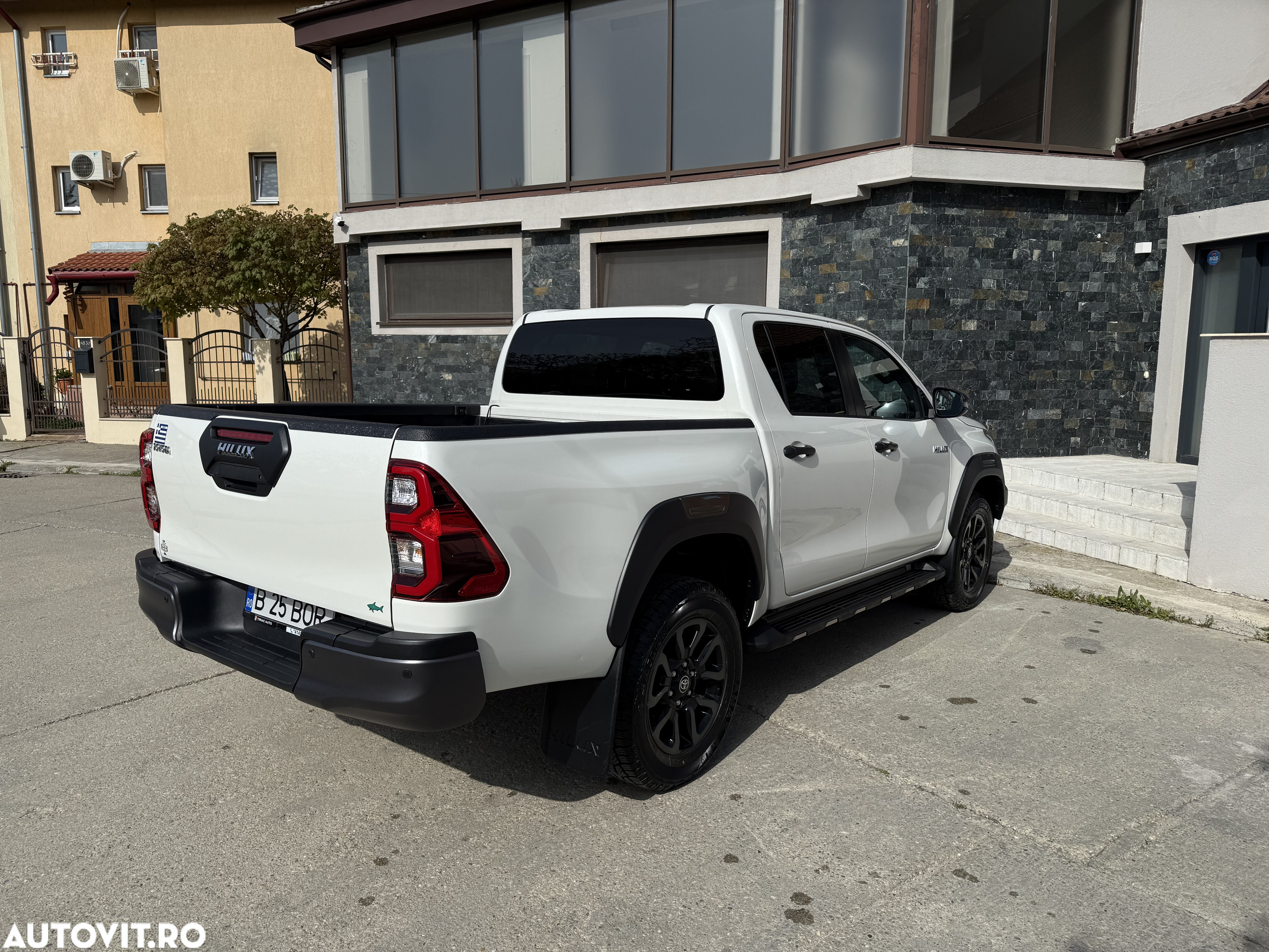 Toyota Hilux 2.8D 204CP 4x4 Double Cab AT Executive Color Edition - 6