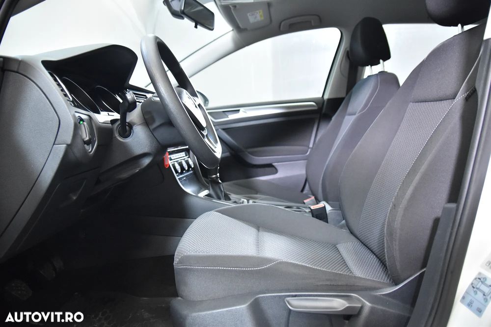 Volkswagen Golf - 20