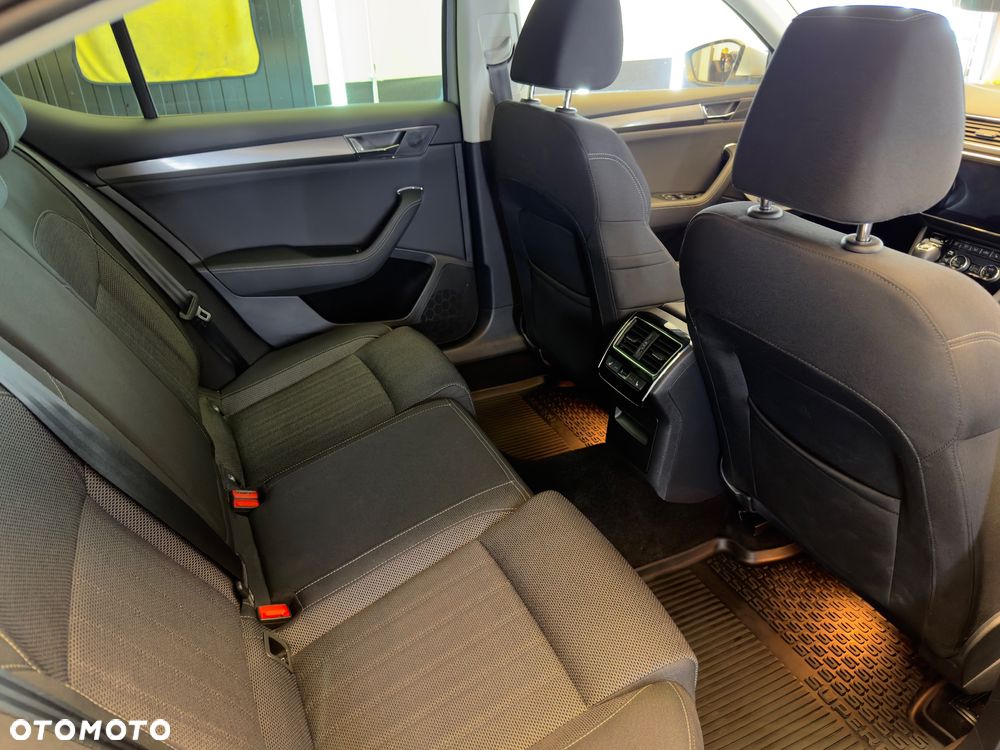Skoda Superb 2.0 TDI Ambition DSG - 9