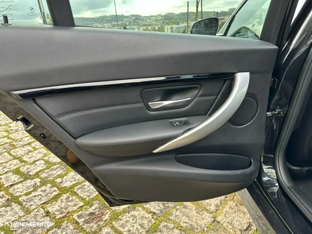 BMW 330 e iPerformance Pack M Shadow - 19