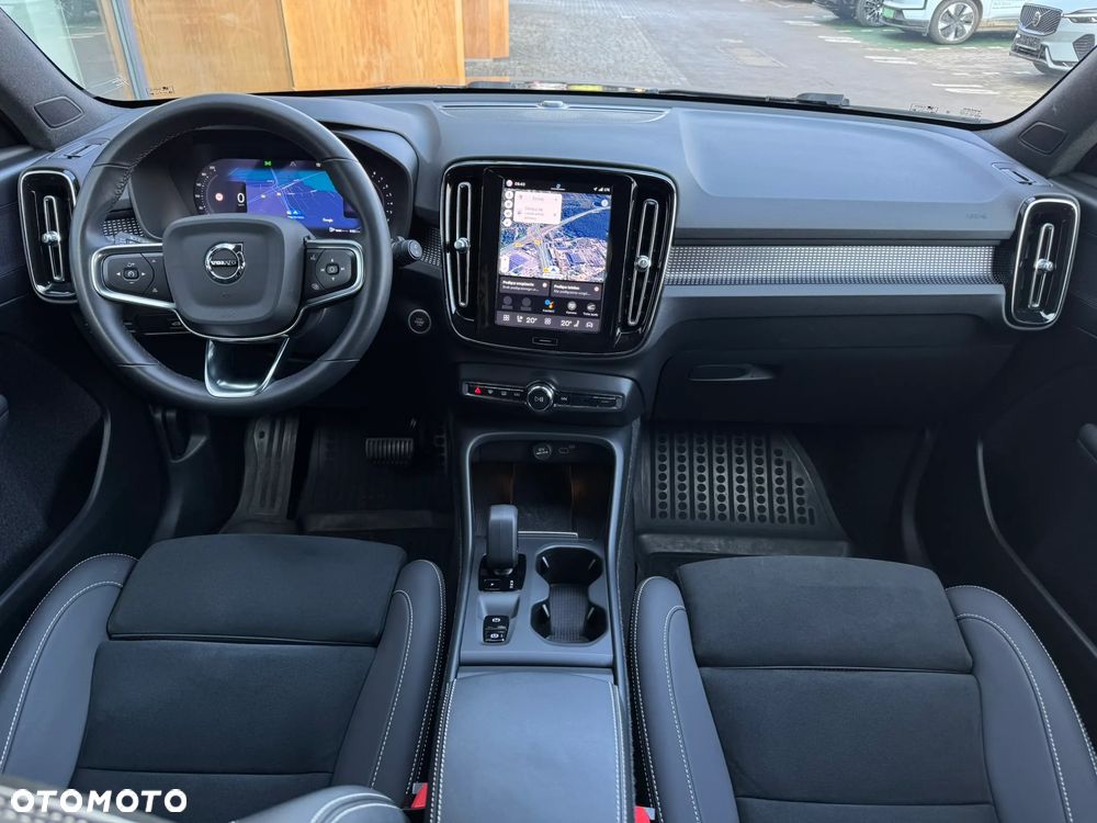 Volvo XC 40 B4 AWD Plus Dark - 11