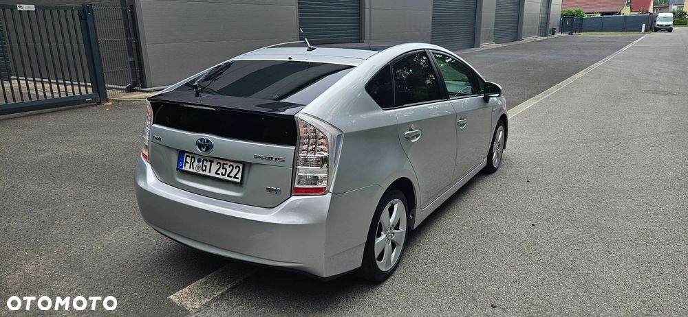 Toyota Prius (Hybrid) Executive - 8