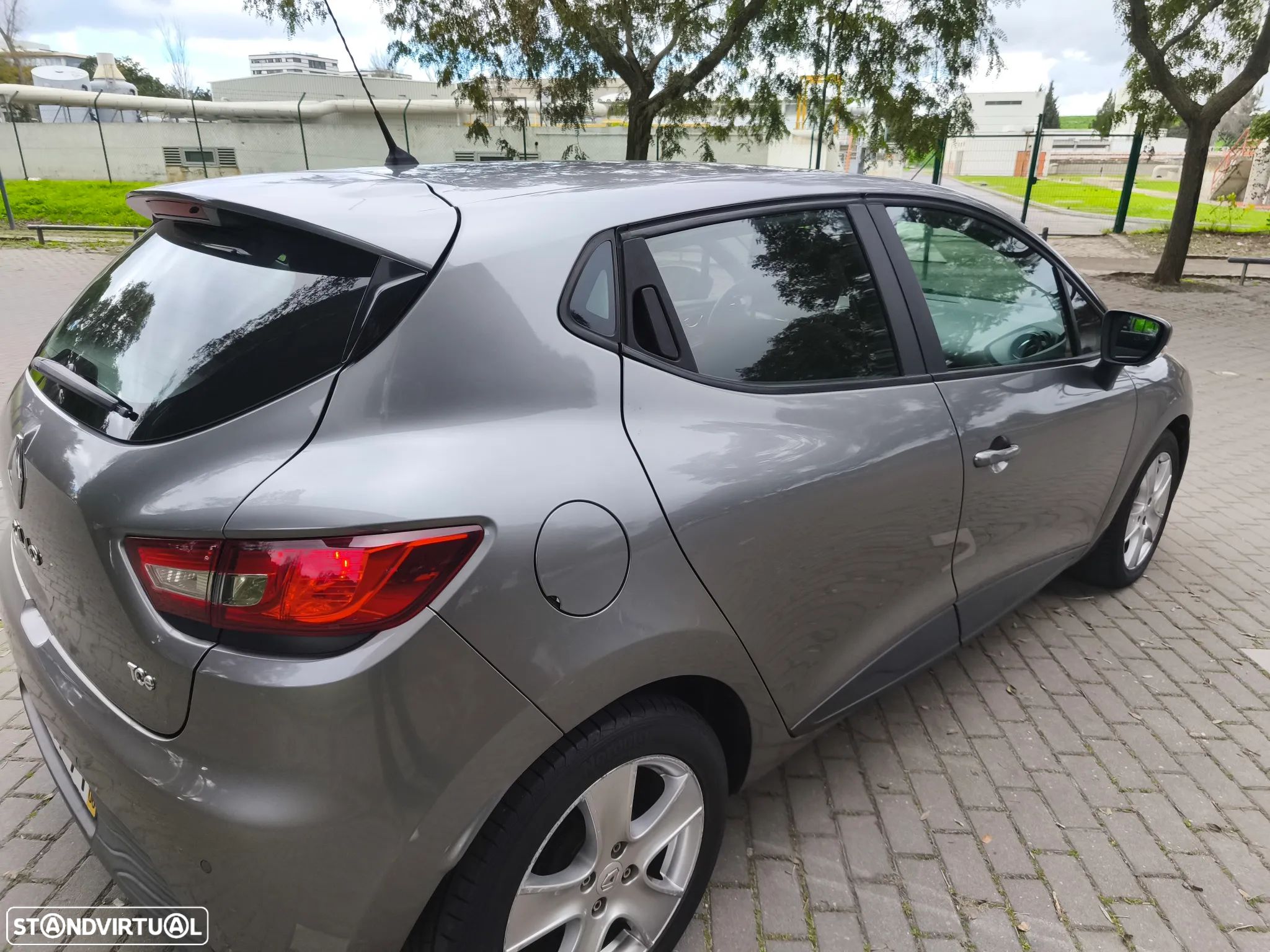 Renault Clio 0.9 TCE Confort - 1