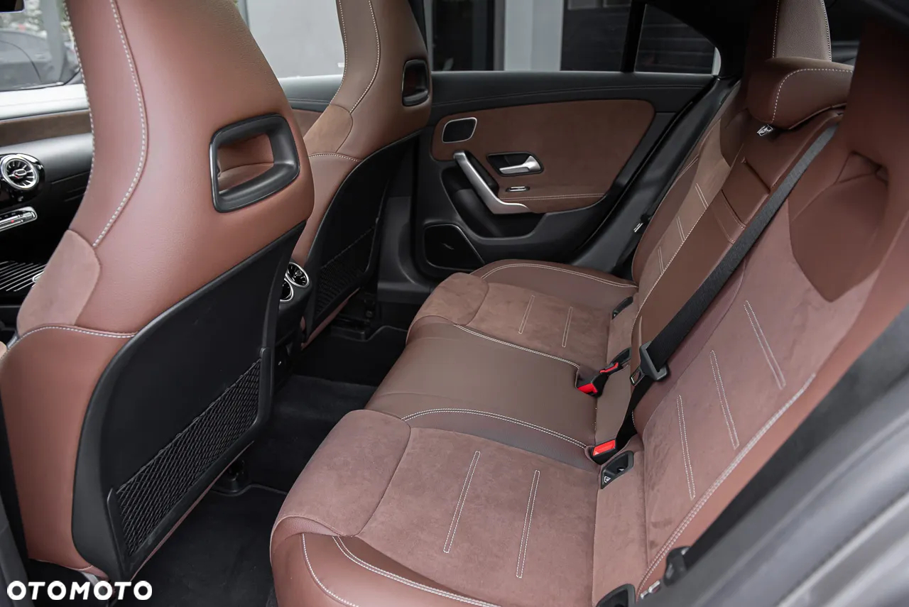 Mercedes-Benz CLA 220 4-Matic AMG Line 7G-DCT - 30