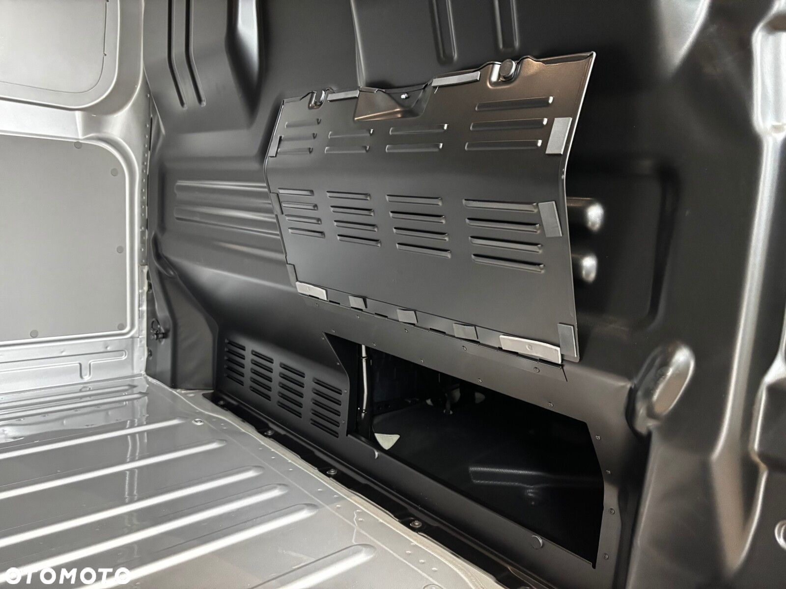 Volkswagen Transporter 2.0 TDI 150KM 6-bm L1 - 33