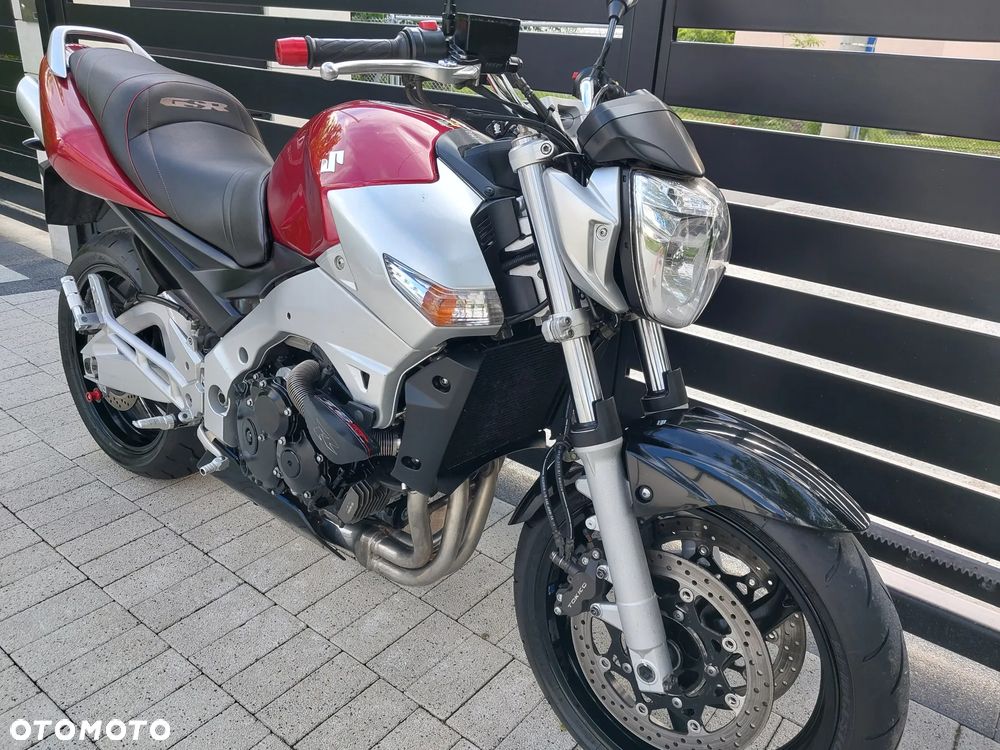 Suzuki GSR - 12