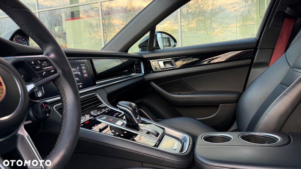 Porsche Panamera 4 GPF - 24