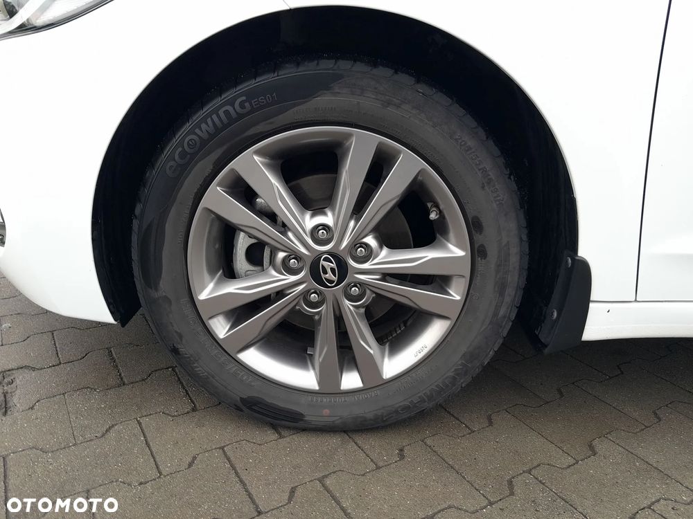 Hyundai Elantra 1.6 Comfort - 18