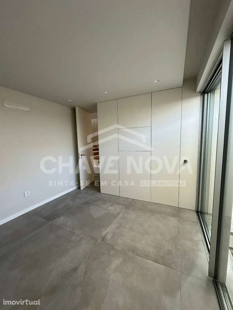 Moradia T4 Nova  Praias de Canidelo  Pronta a Habitar - Grande imagem: 3/23