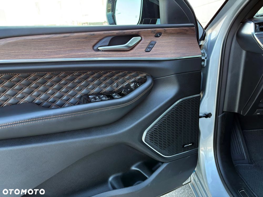 Jeep Grand Cherokee - 33