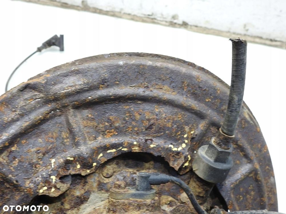 ZWROTNICA PIASTA PRAWY TYŁ LAND ROVER DISCOVERY III 2.7 V6 - 7