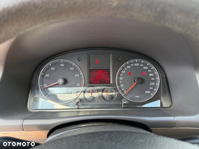 Volkswagen Touran - 12
