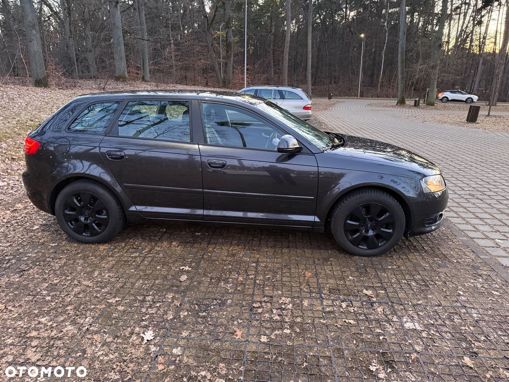 Audi A3 Sportback 1.6 TDI DPF S tronic Attraction - 9