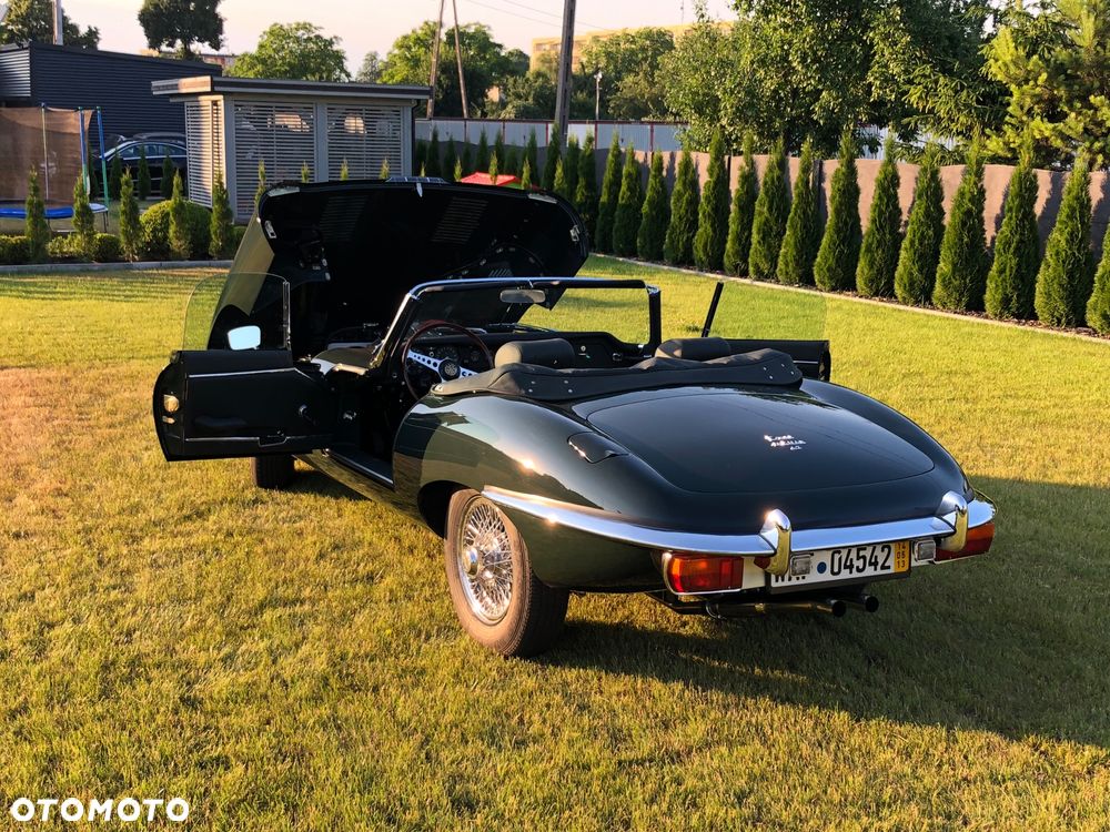 Jaguar E-Type - 10