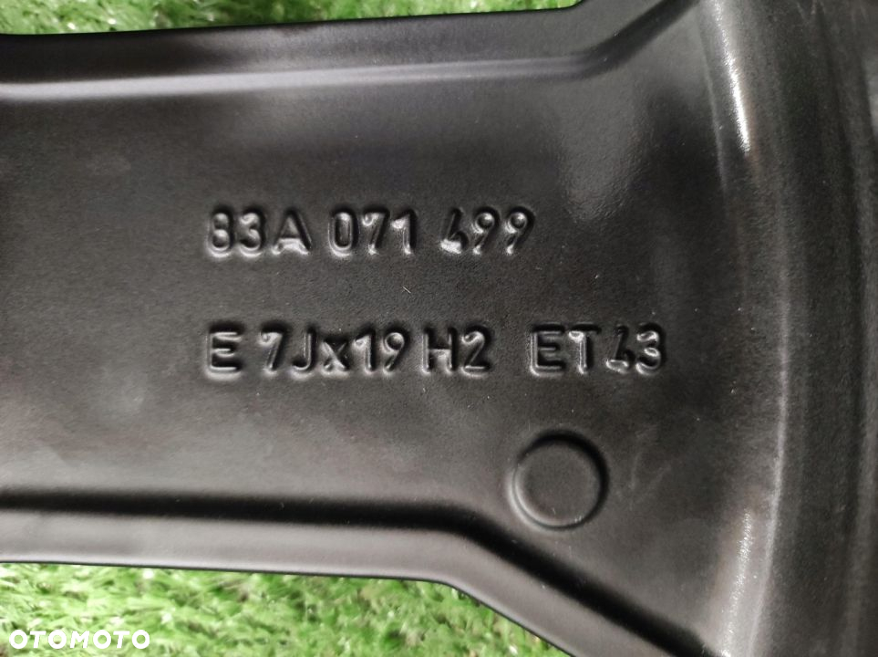 FELGA AUDI Q3 83A 7 x 19 ET43 83A071499 - 8