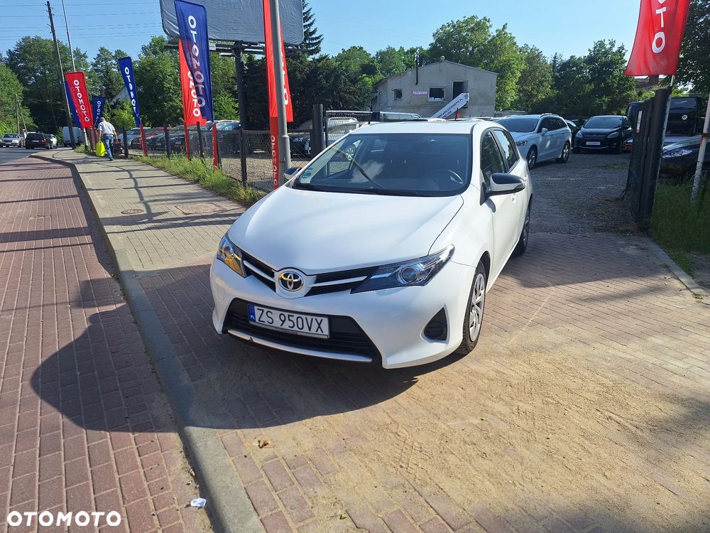 Toyota Auris 1.33 Dual-VVT-i - 1