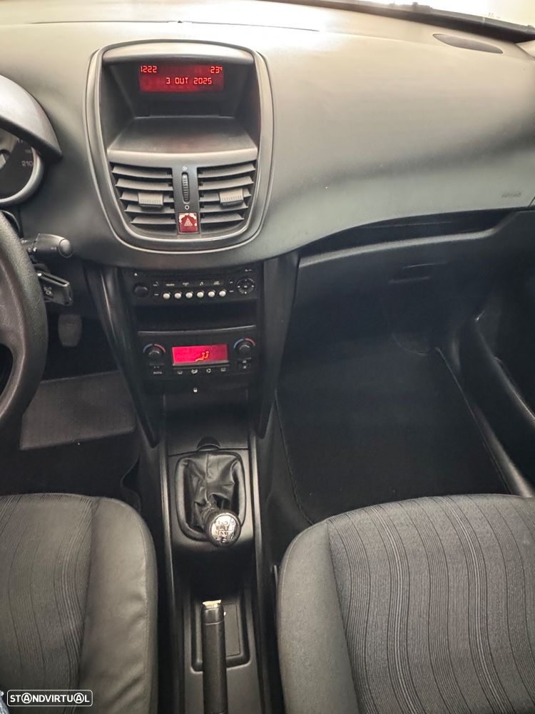 Peugeot 207 van - 13