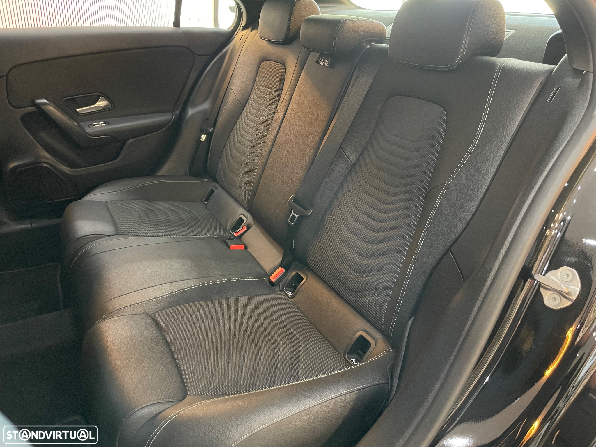 Mercedes-Benz A 250 Limousine e Style Plus - 4