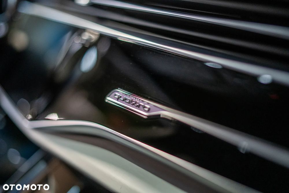 Audi Q8 55 TFSI mHEV Quattro Tiptronic - 11