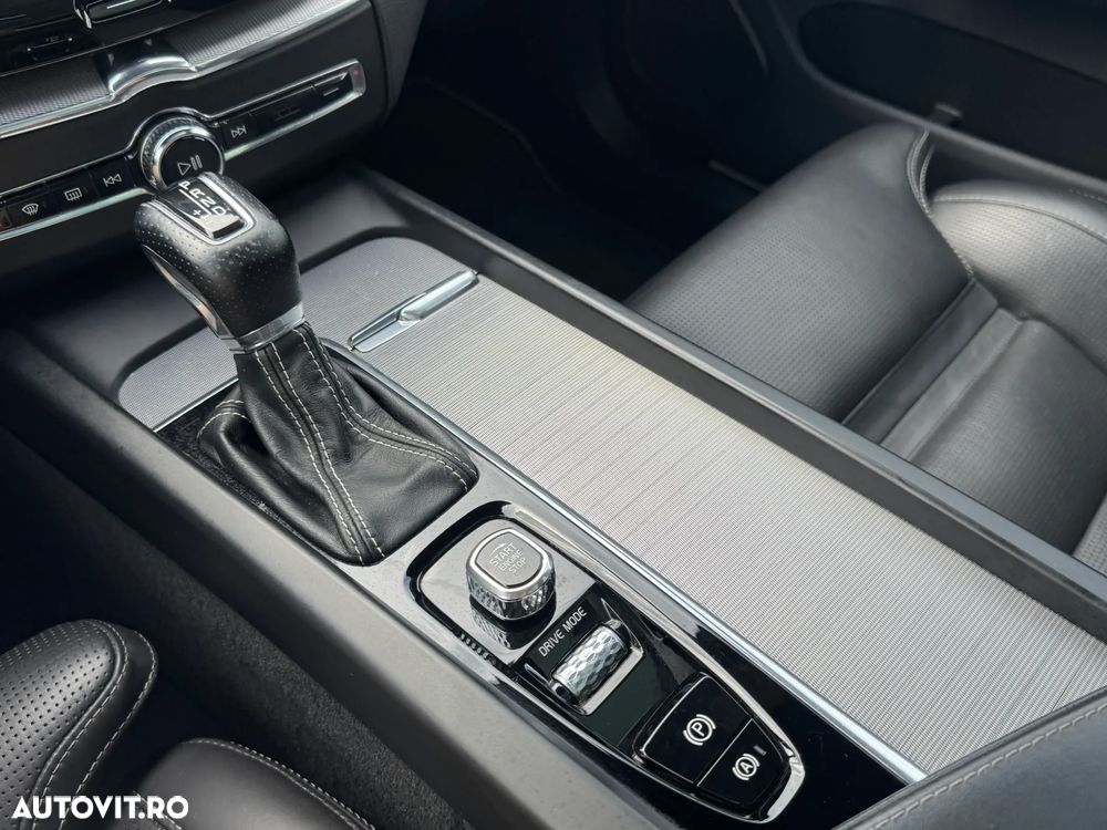 Volvo XC 60 D5 AWD R-Design - 23
