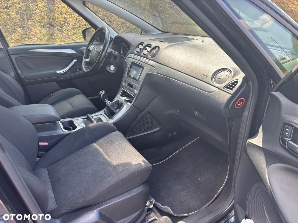 Ford S-Max - 11