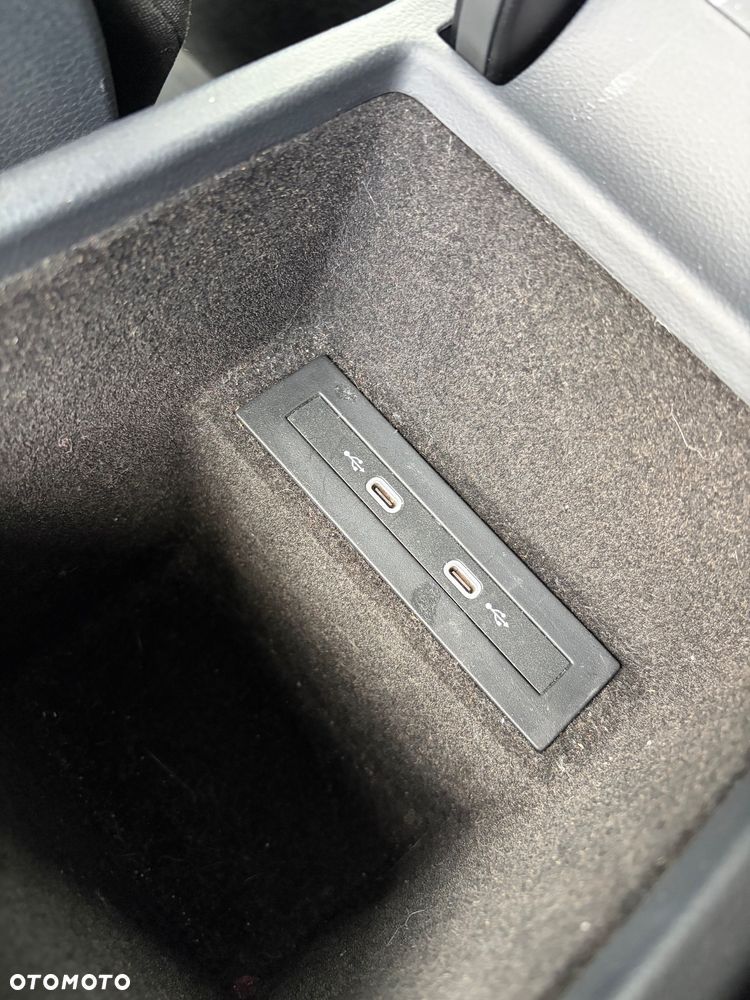 Volkswagen Passat - 31