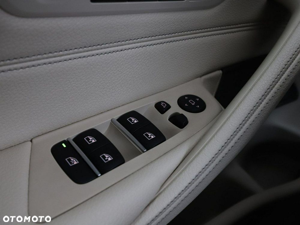 BMW Seria 5 520d xDrive - 38