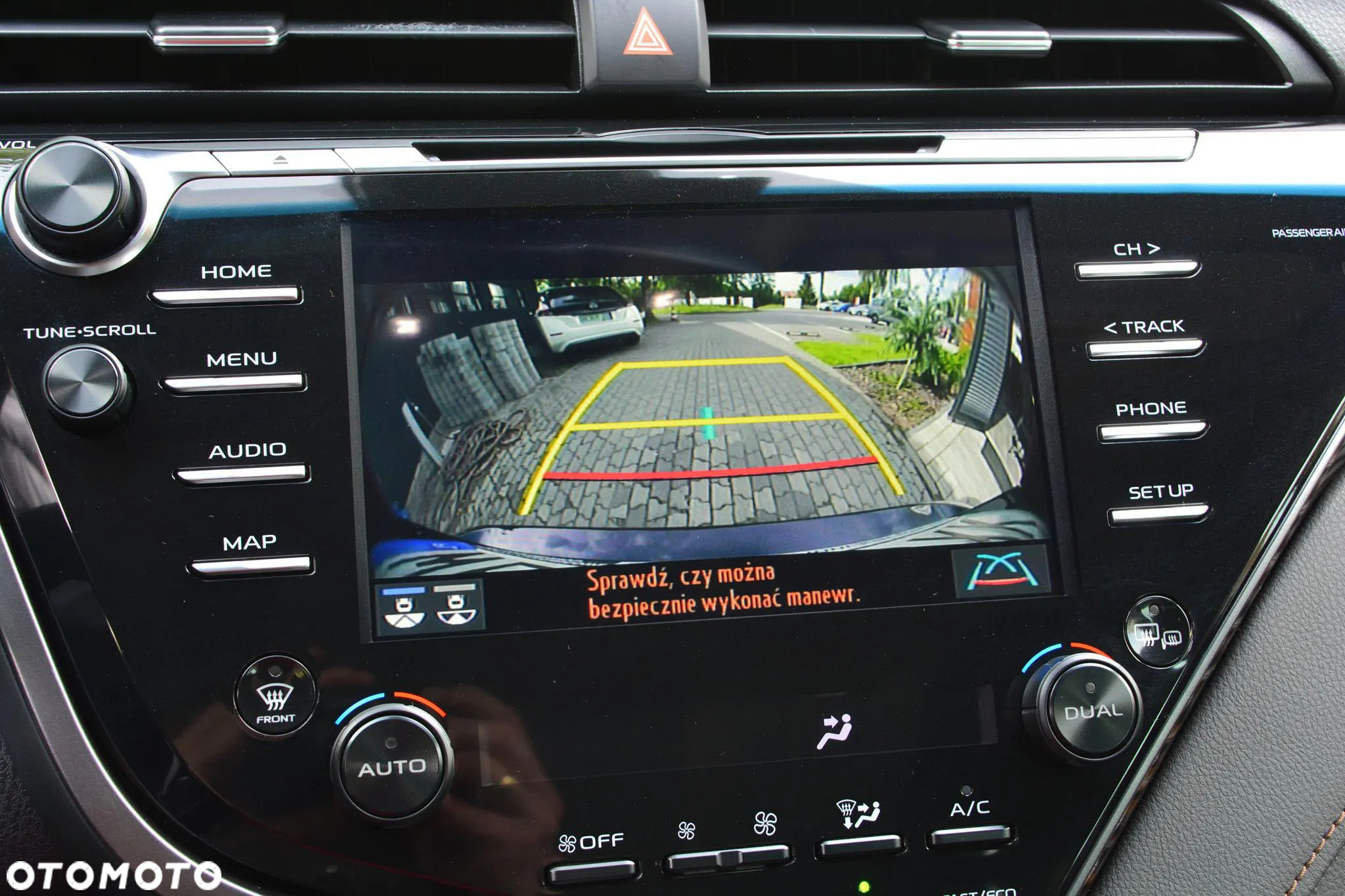Toyota Camry 2.5 Hybrid Executive CVT - 22