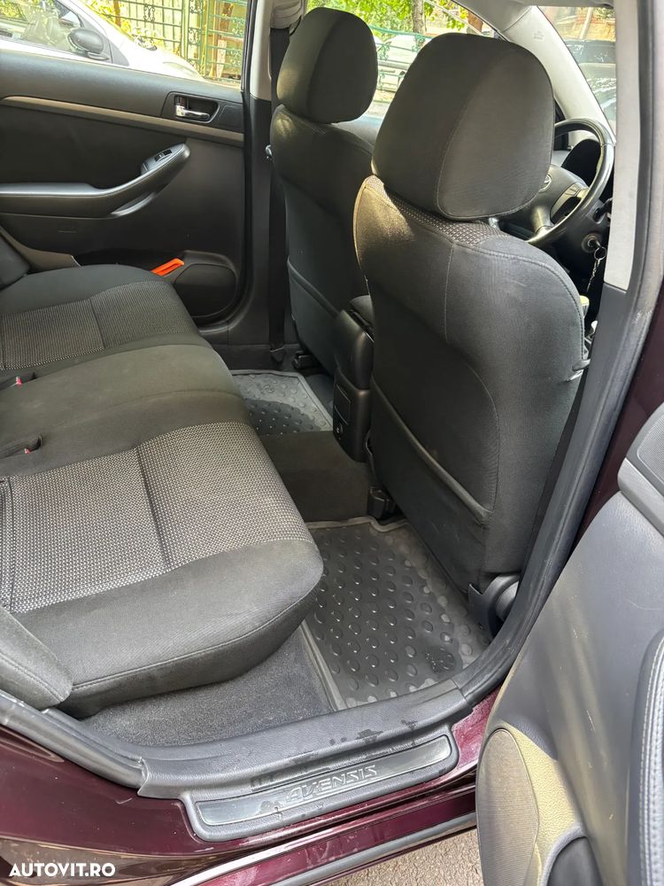 Toyota Avensis - 4