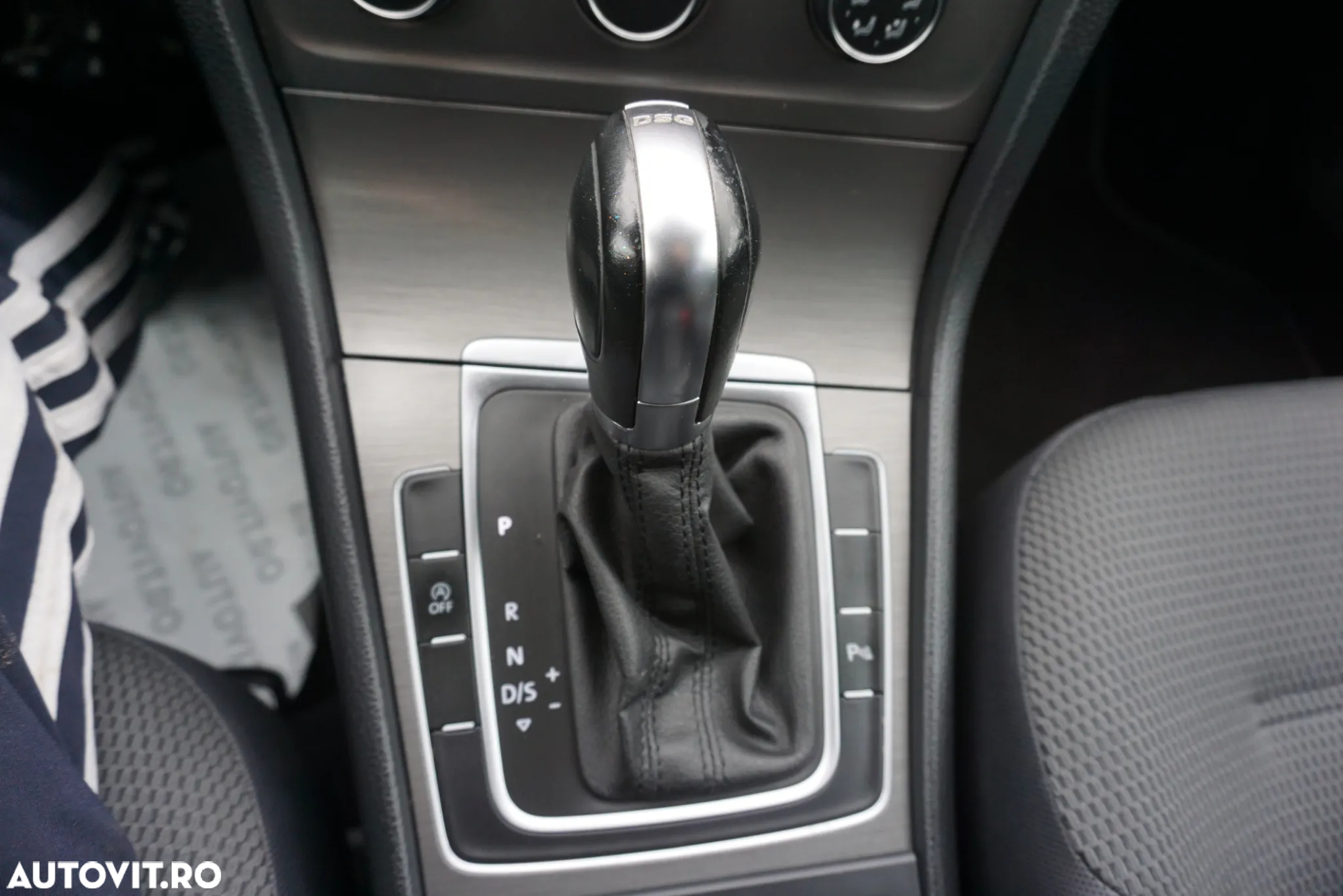 Volkswagen Golf 1.6 TDI BlueMotion Technology DPF Highline DSG - 27