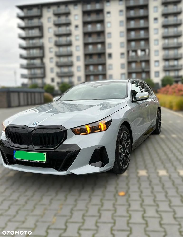 BMW i5 - 13