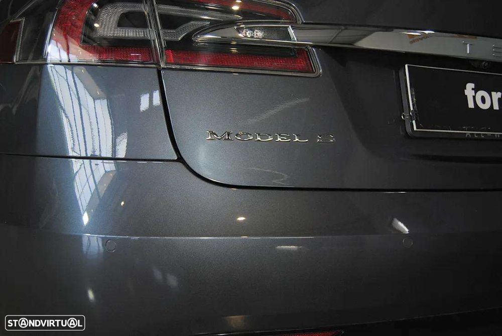 Tesla Model S - 13