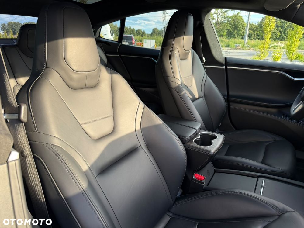 Tesla Model S - 25