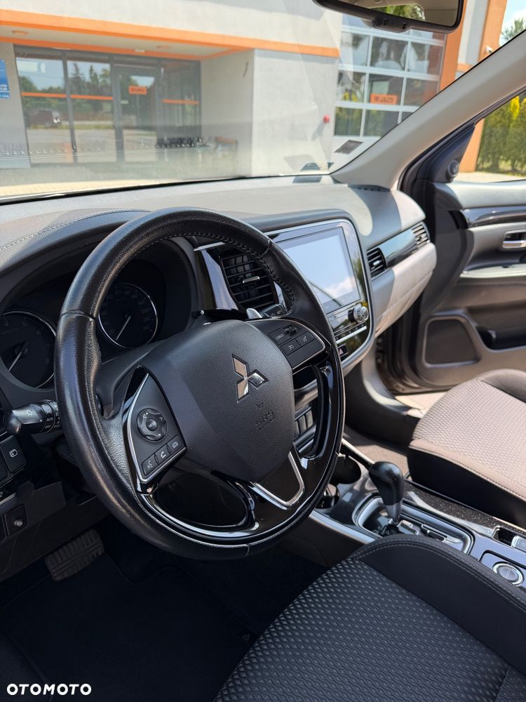 Mitsubishi Outlander 2.0 Instyle SDA 4WD CVT - 15