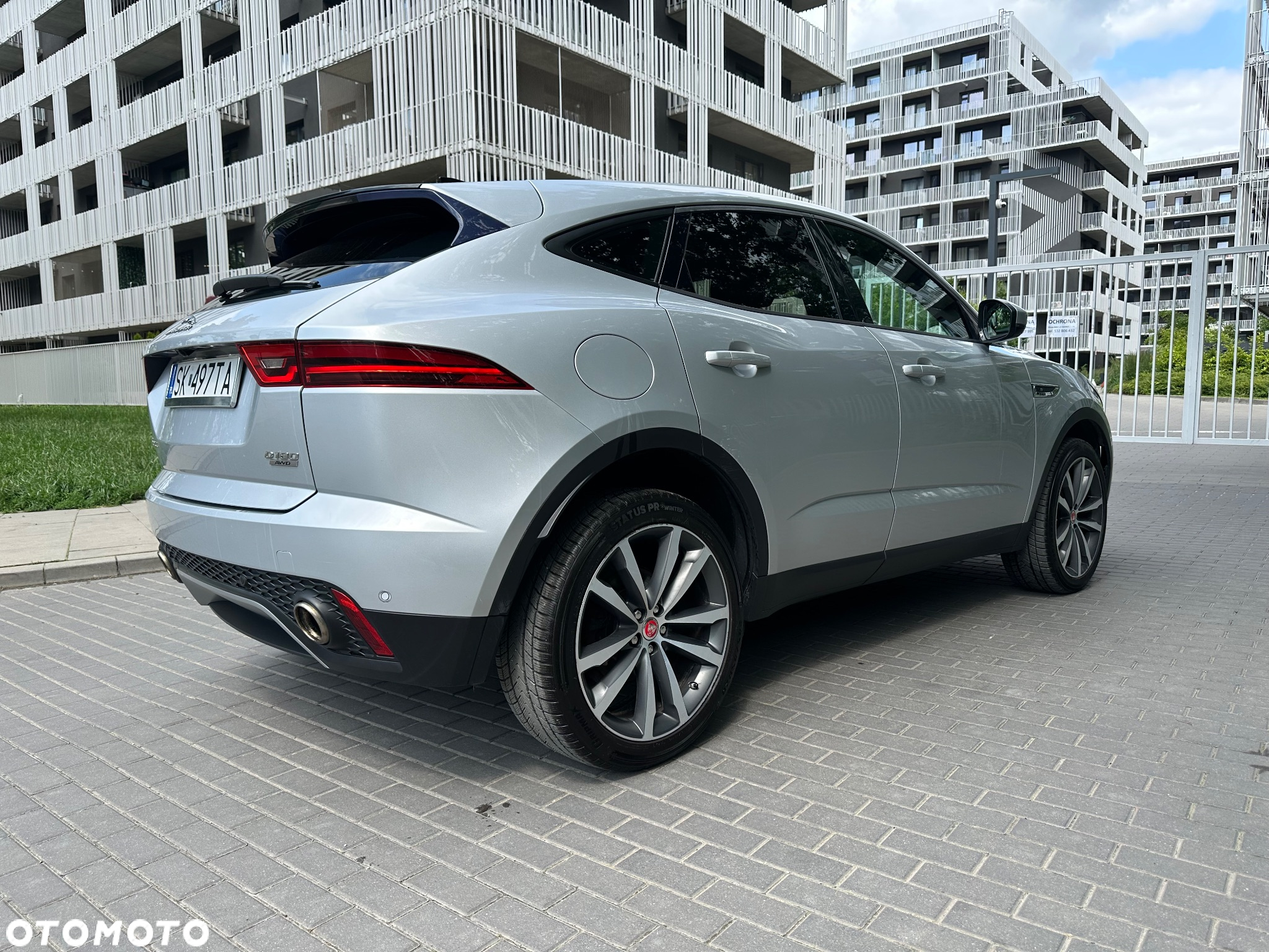 Jaguar E-Pace 2.0 i4D AWD R-Dynamic - 3