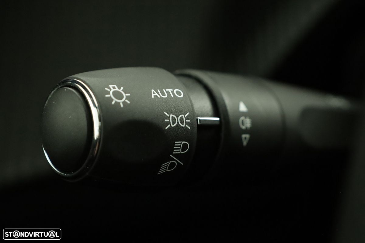 Peugeot 2008 1.2 PureTech Allure - 17