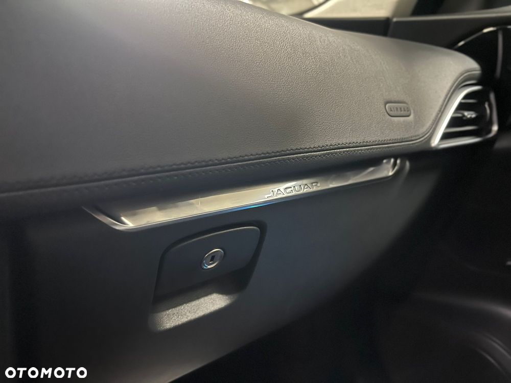 Jaguar F-Pace 2.0 i4D AWD R-Sport - 26