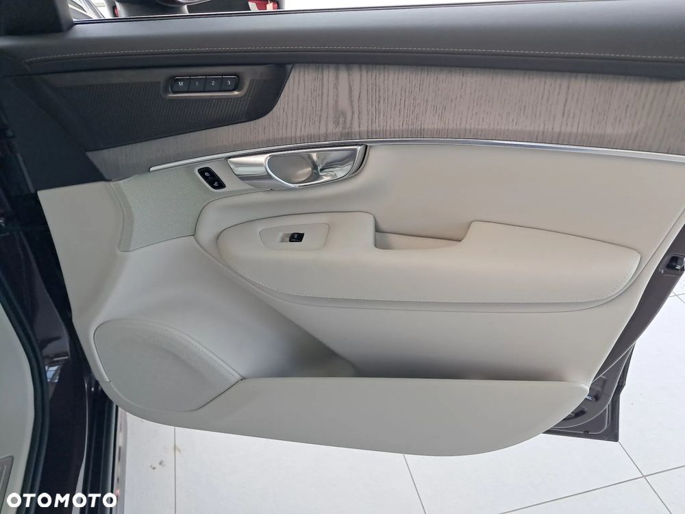 Volvo XC 90 B5 B AWD Ultra Bright 7os - 24