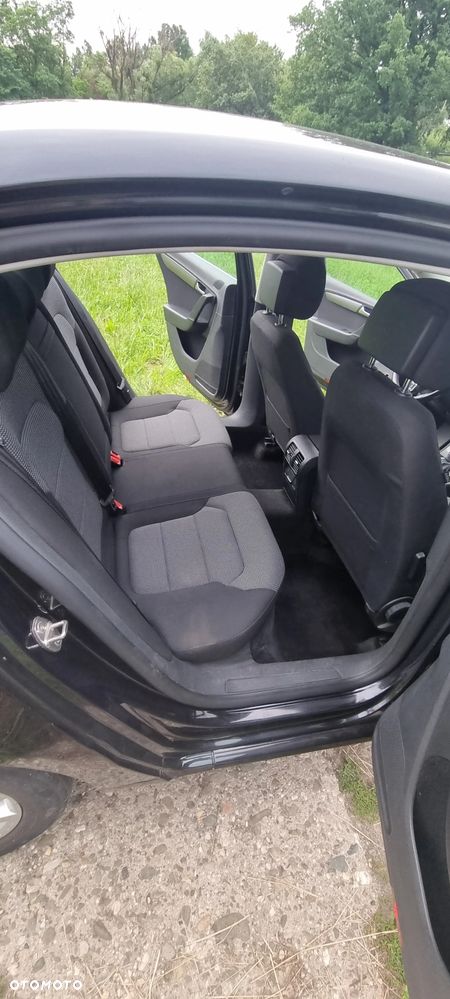 Volkswagen Passat - 12
