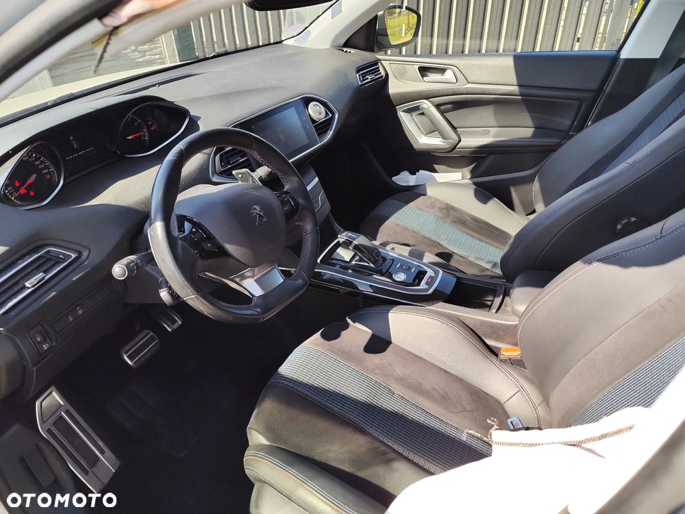 Peugeot 308 1.2 PureTech Allure S&S EAT8 - 14