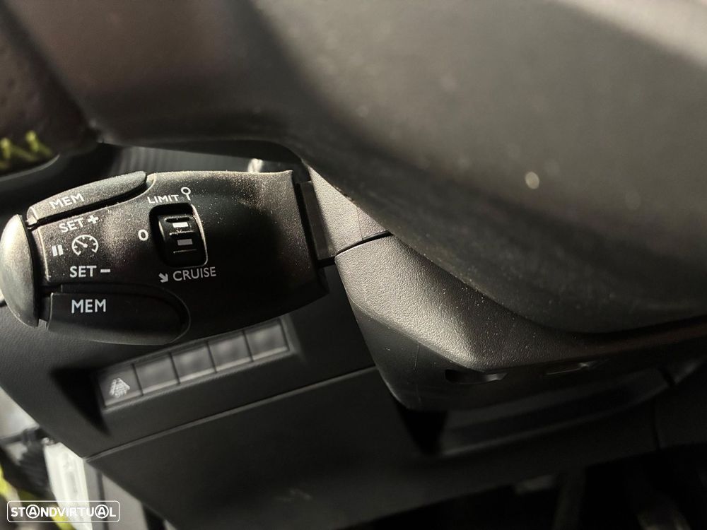 Peugeot 2008 1.2 PureTech GT EAT8 - 22