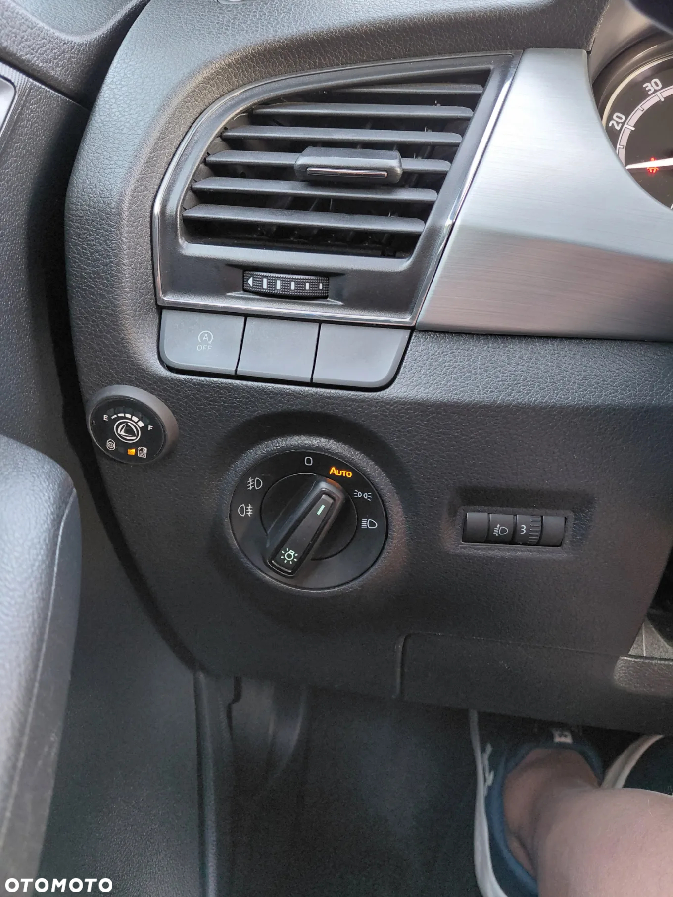 Skoda Fabia 1.0 Ambition - 8