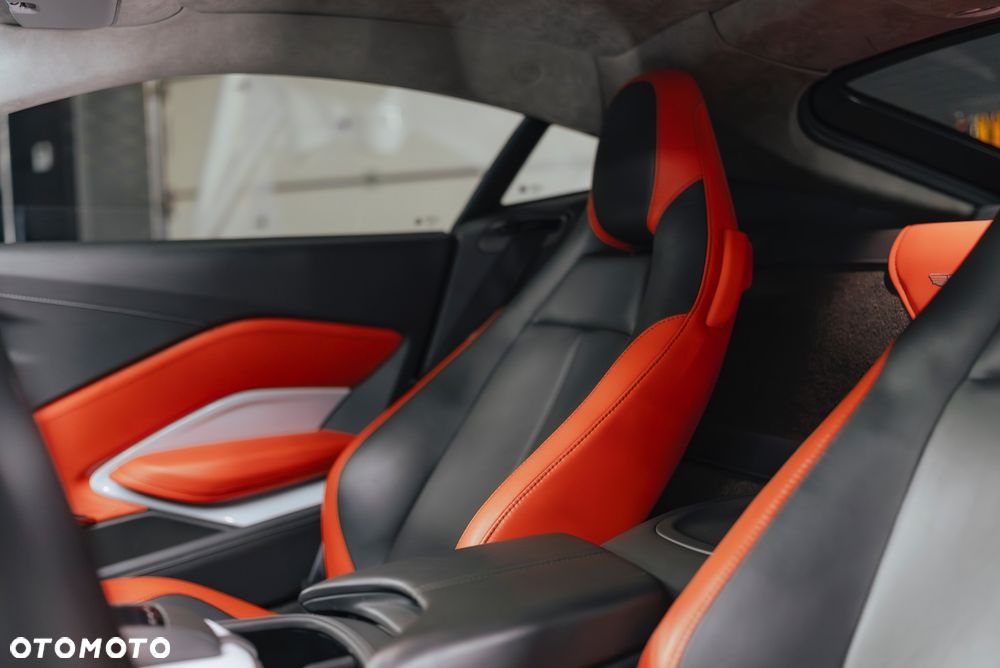 Aston Martin Vantage - 26