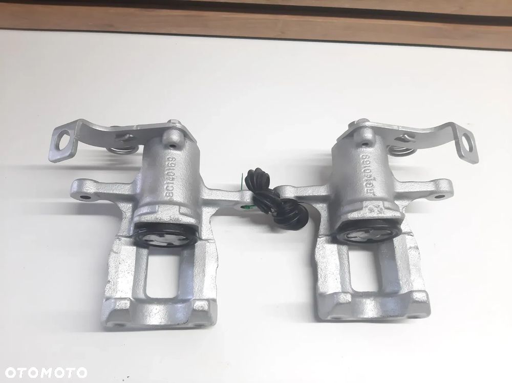 Zacisk Tył Prawy Lewy Hyundai i10 , i20 Kia Rio III - 3