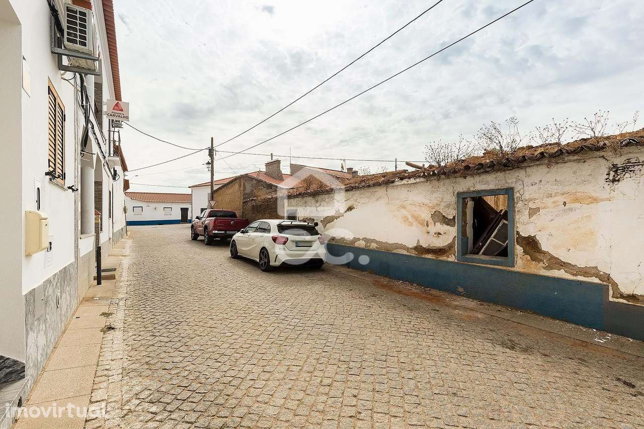 Moradia T3 em Ruína c/ Quintal | Santana, Évora - Grande imagem: 3/32