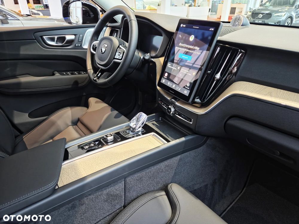 Volvo XC 60 T8 Plug-In Hybrid AWD Plus Dark - 14