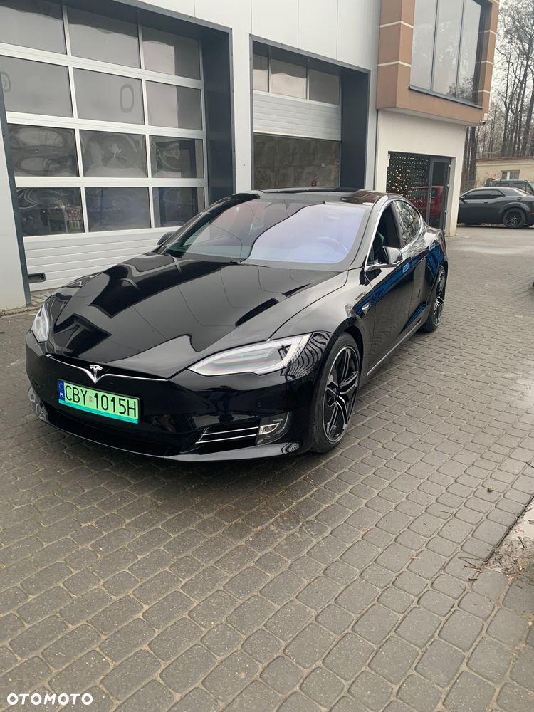 Tesla Model S - 1
