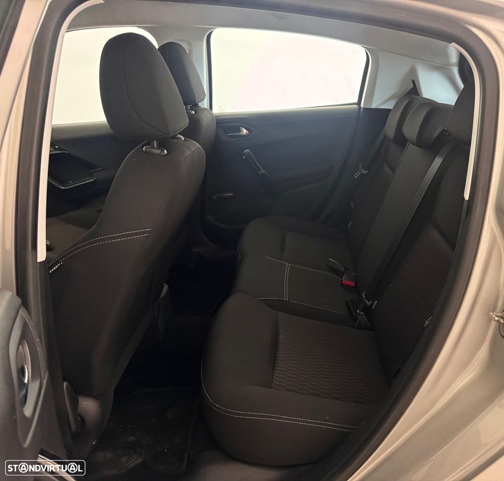 Peugeot 208 1.2 PureTech Active - 11