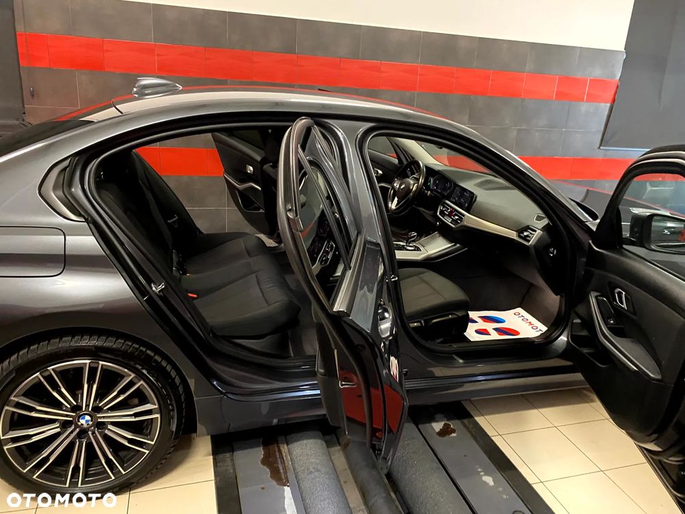 BMW Seria 3 320d Sport - 23