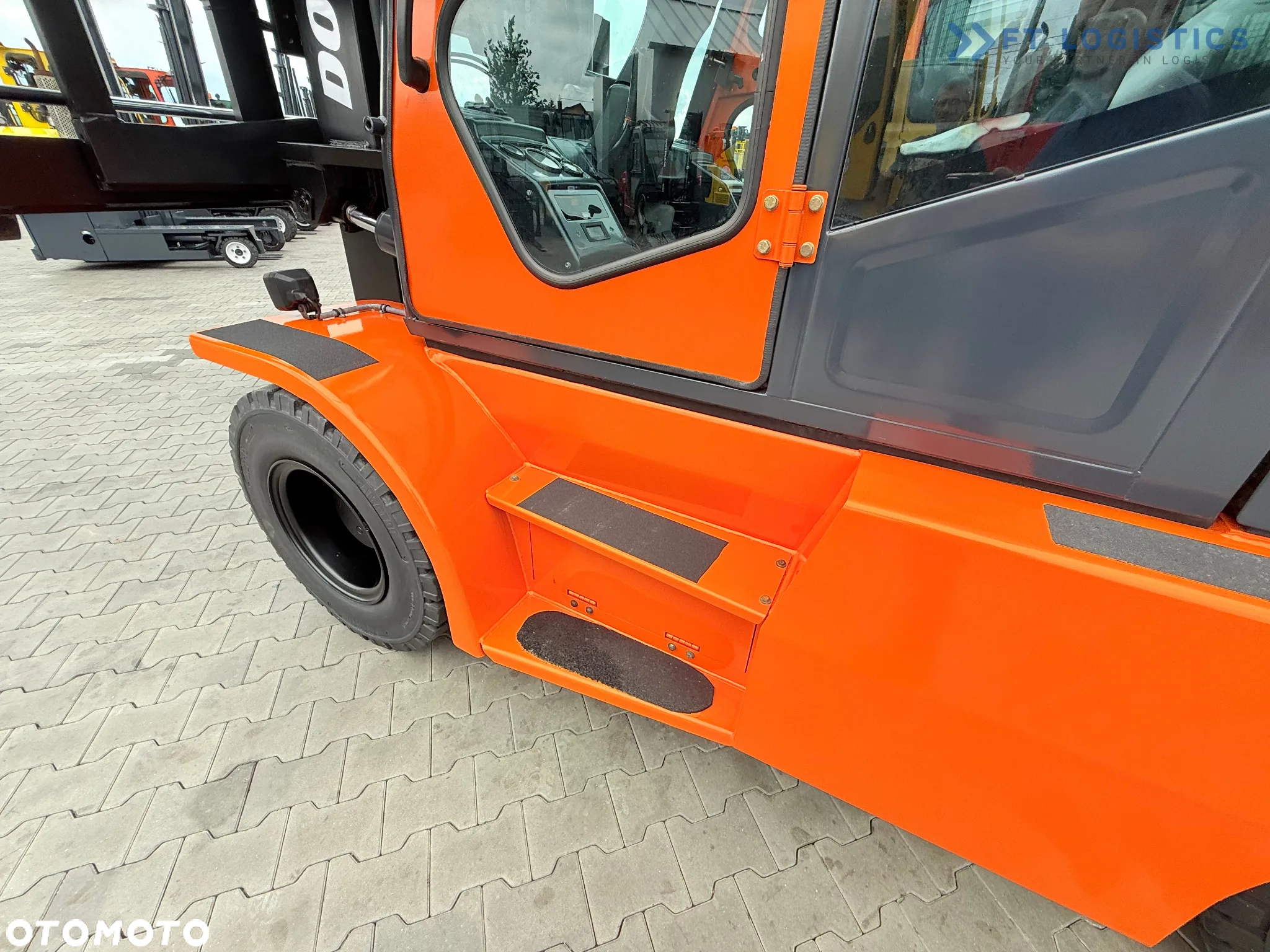 Doosan DOOSAN_DUPLEX-3000MM_PRZESUW-BOCZNY_POZYCJONER_WIDŁY-2500MM_7000KG_KABINA_JAK-NOWY - 17